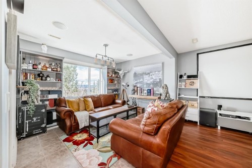 268 Springbluff Bay Sw, Calgary, AB - Indoor Photo Showing Living Room