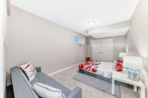 268 Springbluff Bay Sw, Calgary, AB - Indoor Photo Showing Bedroom