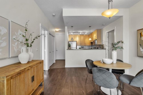 409-1000 Centre Avenue Ne, Calgary, AB - Indoor Photo Showing Dining Room