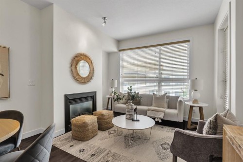 409-1000 Centre Avenue Ne, Calgary, AB - Indoor Photo Showing Living Room With Fireplace