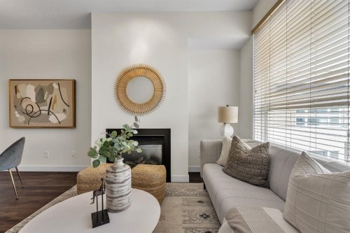 409-1000 Centre Avenue Ne, Calgary, AB - Indoor Photo Showing Other Room