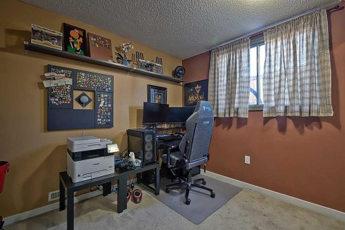 80 Queen Alexandra Close Se, Calgary, AB - Indoor Photo Showing Office