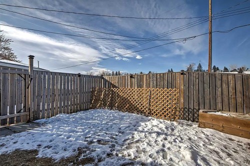 80 Queen Alexandra Close Se, Calgary, AB - Outdoor