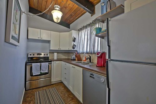 80 Queen Alexandra Close Se, Calgary, AB - Indoor Photo Showing Kitchen With Double Sink