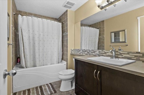 15 Sage Berry Road Nw, Calgary, AB - Indoor Photo Showing Bathroom