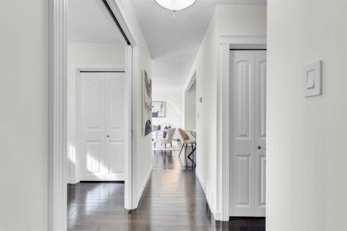 4224 Worcester Drive Sw, Calgary, AB - Indoor Photo Showing Other Room