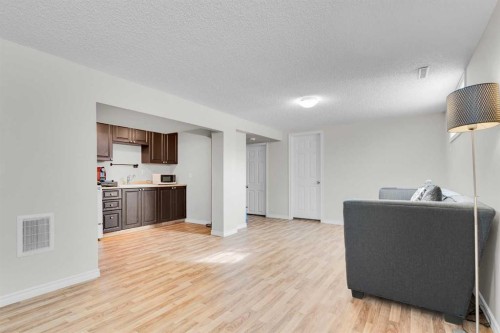 4224 Worcester Drive Sw, Calgary, AB - Indoor