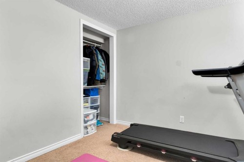 4224 Worcester Drive Sw, Calgary, AB - Indoor Photo Showing Gym Room