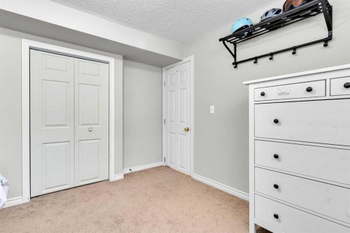 4224 Worcester Drive Sw, Calgary, AB - Indoor Photo Showing Other Room