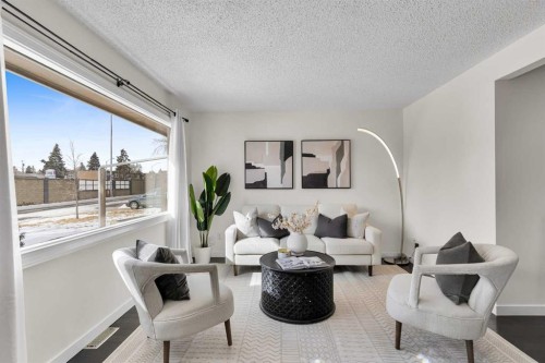 4224 Worcester Drive Sw, Calgary, AB - Indoor Photo Showing Living Room
