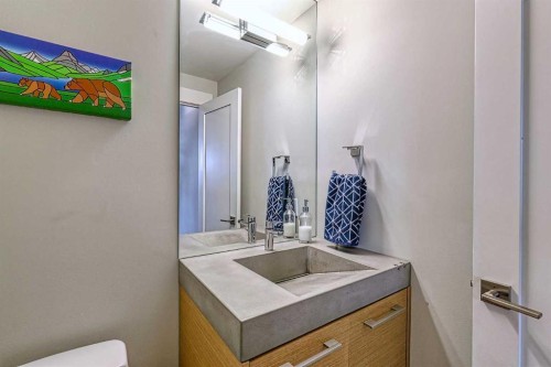 2418 24A Street Sw, Calgary, AB - Indoor Photo Showing Bathroom