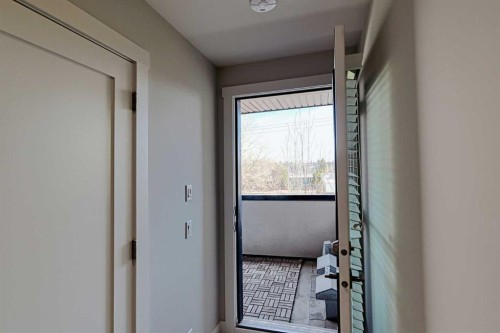 2418 24A Street Sw, Calgary, AB - Indoor Photo Showing Other Room