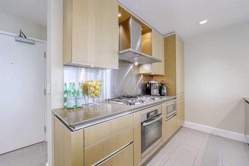 705-433 11 Avenue Se, Calgary, AB - Indoor Photo Showing Kitchen