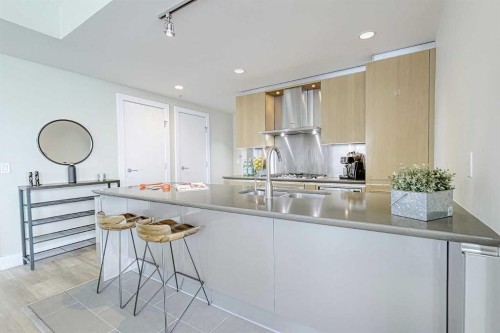 705-433 11 Avenue Se, Calgary, AB - Indoor Photo Showing Kitchen With Double Sink With Upgraded Kitchen