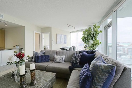 705-433 11 Avenue Se, Calgary, AB - Indoor Photo Showing Living Room