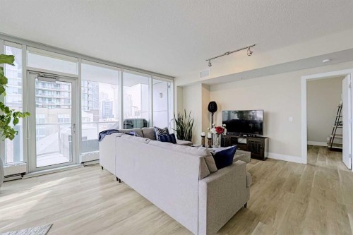 705-433 11 Avenue Se, Calgary, AB - Indoor Photo Showing Living Room