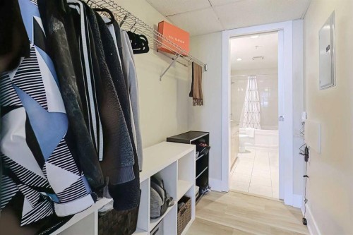 705-433 11 Avenue Se, Calgary, AB - Indoor Photo Showing Other Room