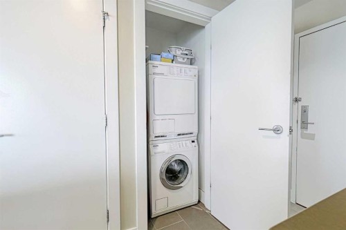 705-433 11 Avenue Se, Calgary, AB - Indoor Photo Showing Laundry Room