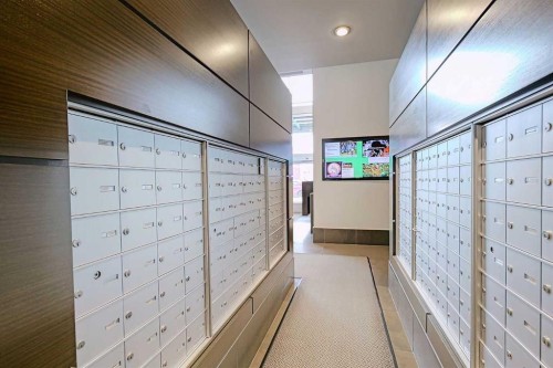 705-433 11 Avenue Se, Calgary, AB - Indoor Photo Showing Other Room