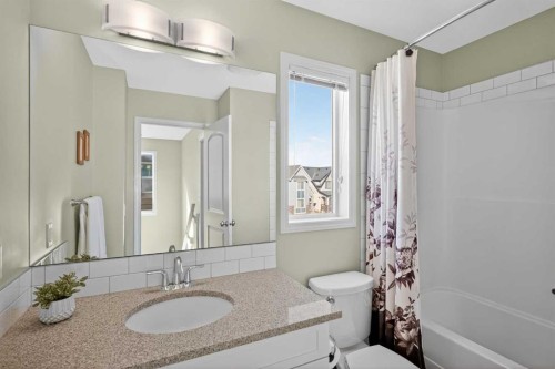 228 Mahogany Grove Se, Calgary, AB - Indoor Photo Showing Bathroom
