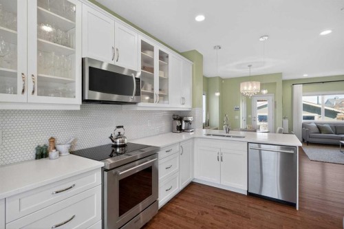 228 Mahogany Grove Se, Calgary, AB - Indoor Photo Showing Kitchen With Upgraded Kitchen