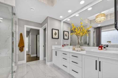 105 Westpoint Way Sw, Calgary, AB - Indoor Photo Showing Bathroom