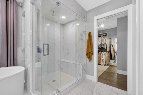 105 Westpoint Way Sw, Calgary, AB - Indoor Photo Showing Bathroom