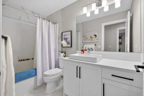 105 Westpoint Way Sw, Calgary, AB - Indoor Photo Showing Bathroom