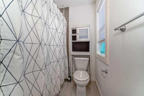 357 Nolanhurst Crescent Nw, Calgary, AB - Indoor Photo Showing Bathroom