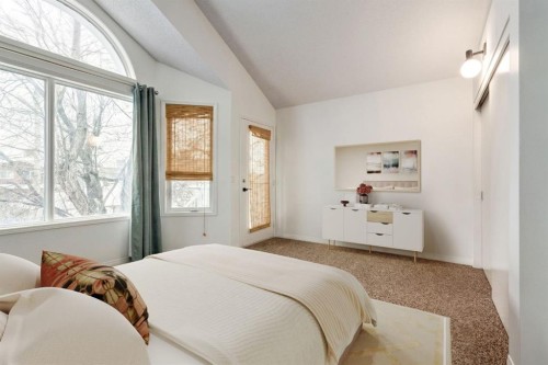 1749 7 Avenue Nw, Calgary, AB - Indoor Photo Showing Bedroom