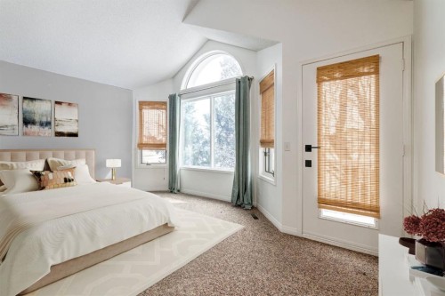 1749 7 Avenue Nw, Calgary, AB - Indoor Photo Showing Bedroom