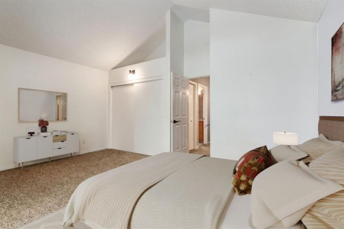 1749 7 Avenue Nw, Calgary, AB - Indoor Photo Showing Bedroom