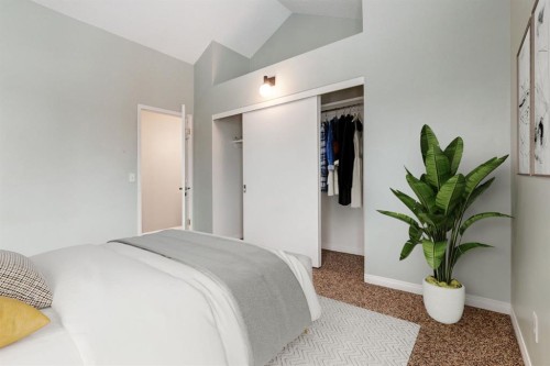 1749 7 Avenue Nw, Calgary, AB - Indoor Photo Showing Bedroom