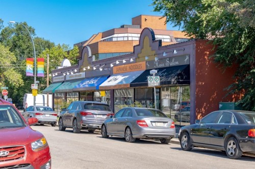 1749 7 Avenue Nw, Calgary, AB - Outdoor