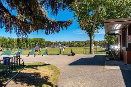 1749 7 Avenue Nw, Calgary, AB - Outdoor