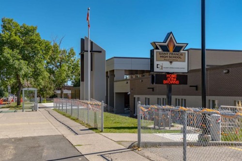 1749 7 Avenue Nw, Calgary, AB - Outdoor