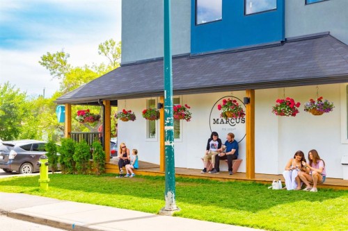 1749 7 Avenue Nw, Calgary, AB - Outdoor