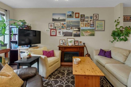 609-413 River Avenue, Cochrane, AB - Indoor Photo Showing Living Room