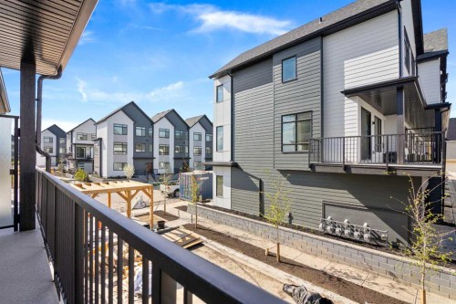 293 Dieppe Drive Sw, Calgary, AB - Outdoor With Balcony