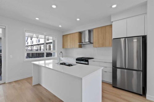 293 Dieppe Drive Sw, Calgary, AB - Indoor Photo Showing Kitchen With Upgraded Kitchen