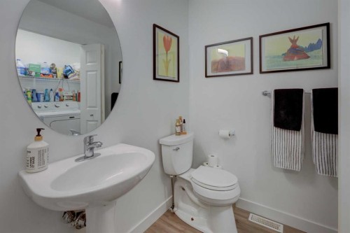 90 Royal Crest Point Nw, Calgary, AB - Indoor Photo Showing Bathroom