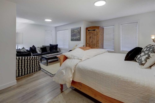 90 Royal Crest Point Nw, Calgary, AB - Indoor Photo Showing Bedroom