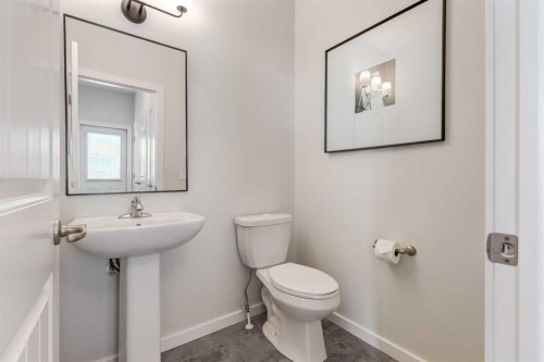 128 Heritage Heights, Cochrane, AB - Indoor Photo Showing Bathroom