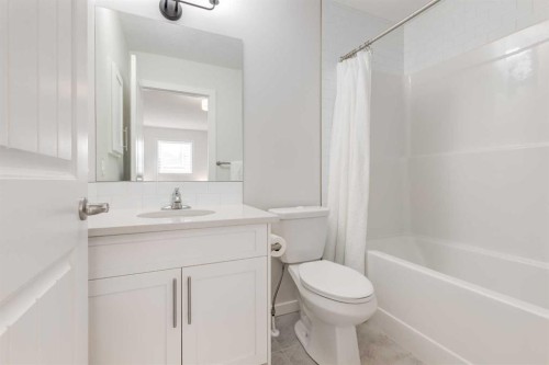 128 Heritage Heights, Cochrane, AB - Indoor Photo Showing Bathroom