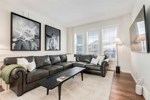 128 Heritage Heights, Cochrane, AB - Indoor Photo Showing Living Room