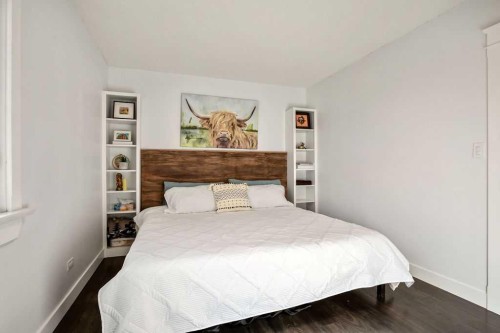 330 3 Avenue Se, High River, AB - Indoor Photo Showing Bedroom