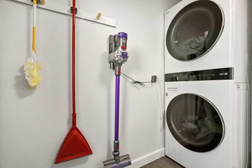 330 3 Avenue Se, High River, AB - Indoor Photo Showing Laundry Room