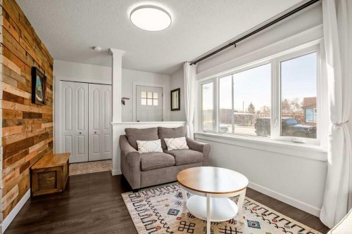 330 3 Avenue Se, High River, AB - Indoor Photo Showing Living Room