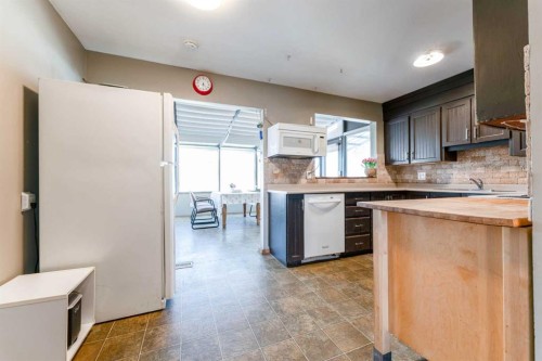 2018 Cottonwood Crescent Se, Calgary, AB - Indoor Photo Showing Kitchen