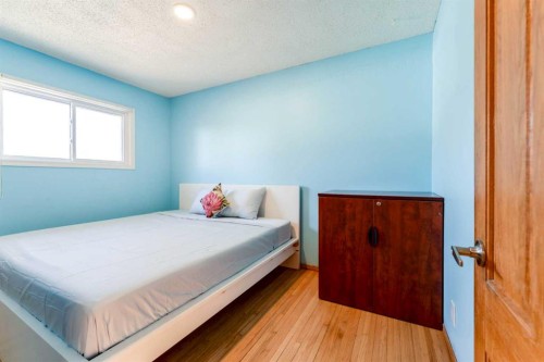 2018 Cottonwood Crescent Se, Calgary, AB - Indoor Photo Showing Bedroom